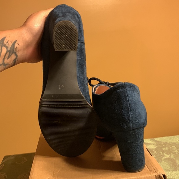 Chunky Heel Oxfords - Picture 3 of 6